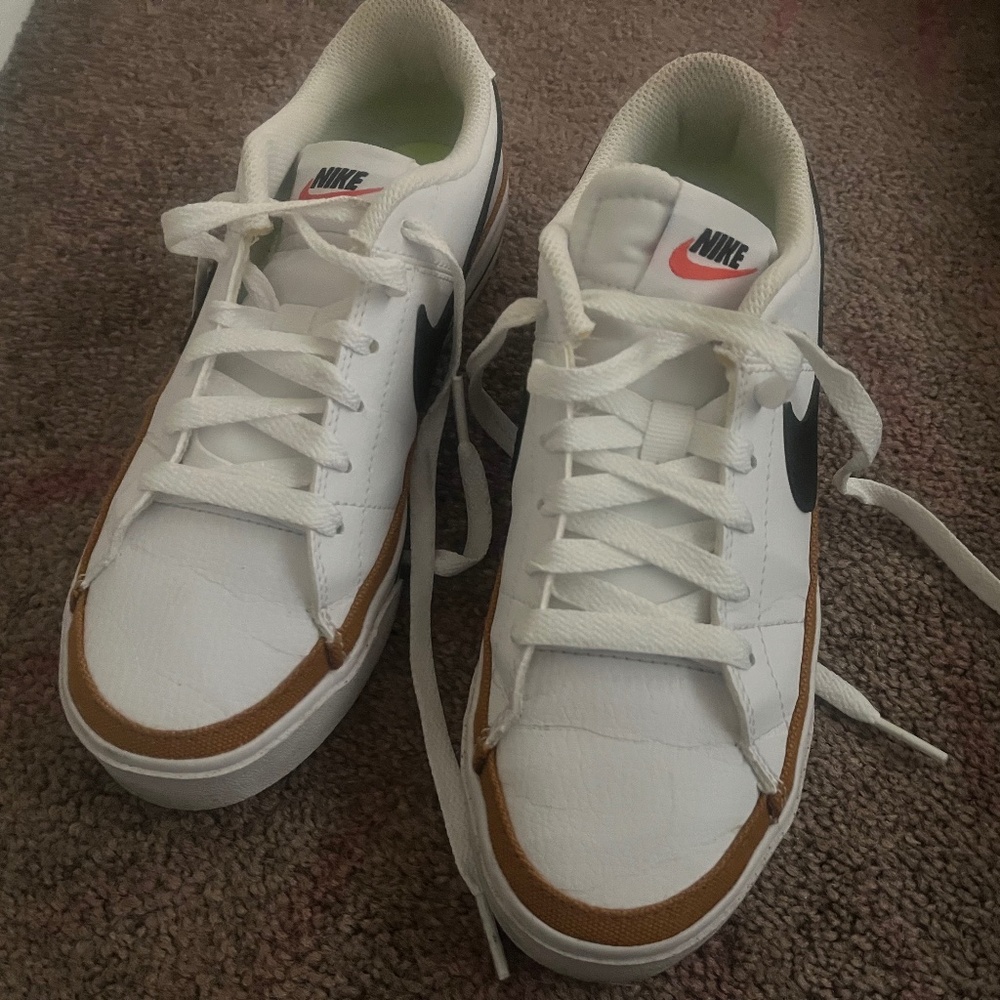 Nike women’s court legacy tennis shoes